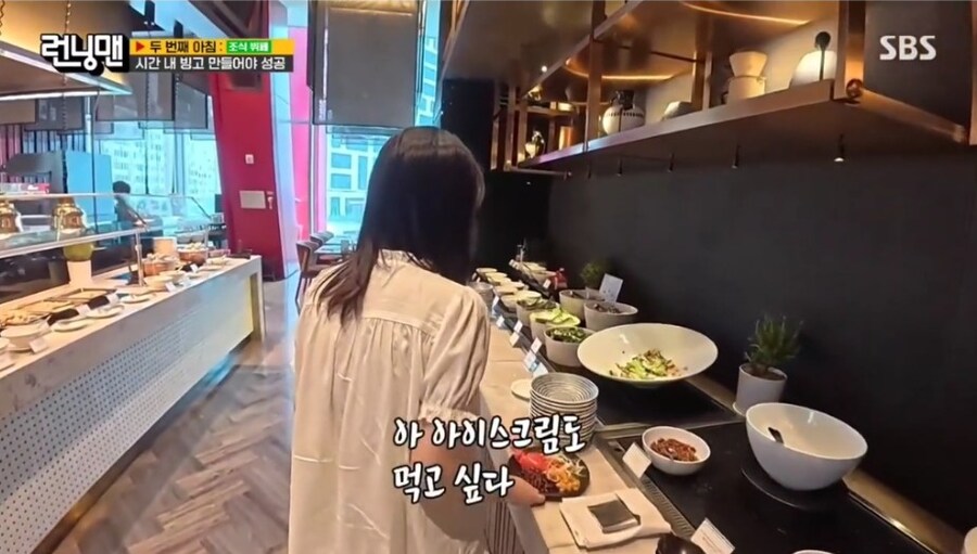 호텔 조식 뷔페 와서 흥분 최고조인 지예은_15.jpg