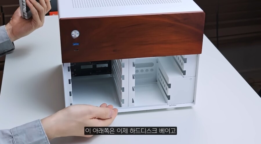 요즘 나무케이스가 트렌드인가_2.jpg