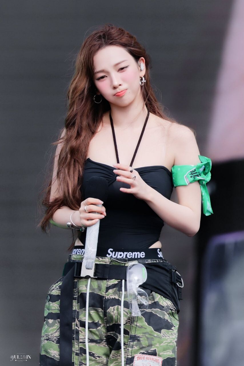 카리나 솔직히 예쁘지않음? 고백할까_2.jpg