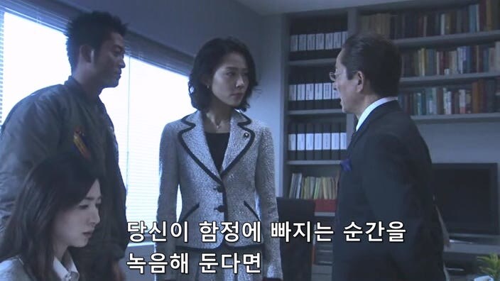 상대 정치인의 모략질로 고로시 당할뻔한 여자정치인_22.jpg