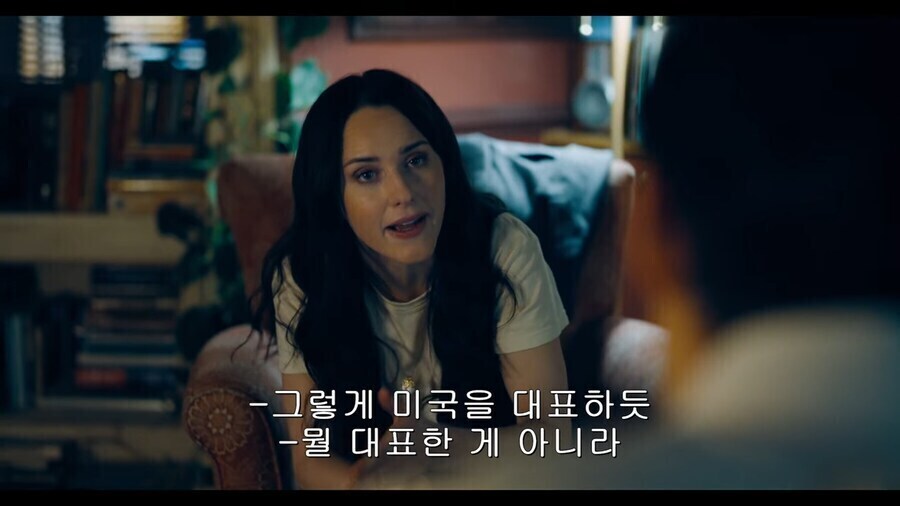 DC) 이민자 출신 슈퍼맨의 고뇌를 그려내는 제임스 건_2.jpg