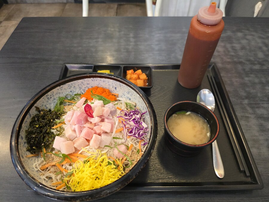 늦게 점심으로 회덮밥을 먹으러 왔어~!🐟_1.jpg