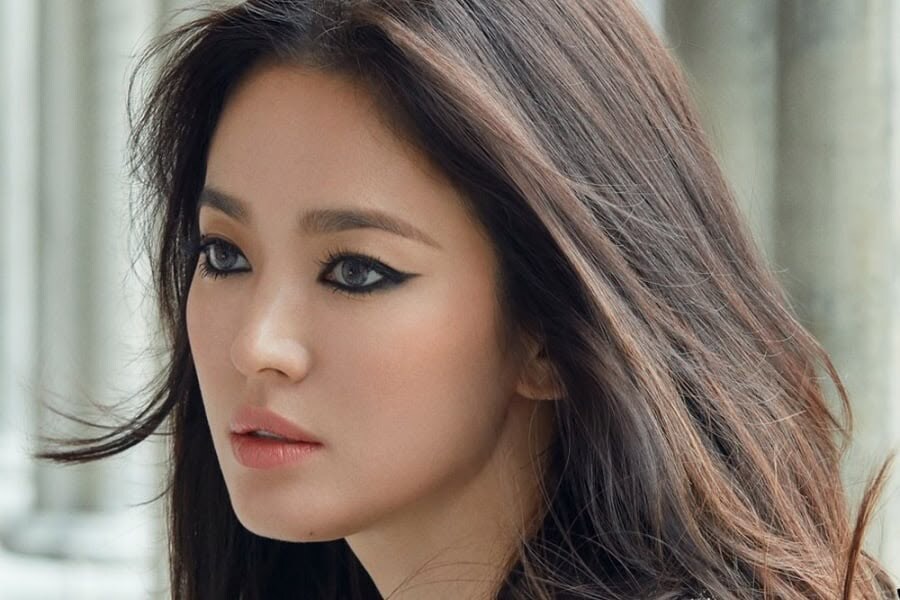 송혜교는 이런 강한 화장 안어울릴거라 생각했는데_1.jpg