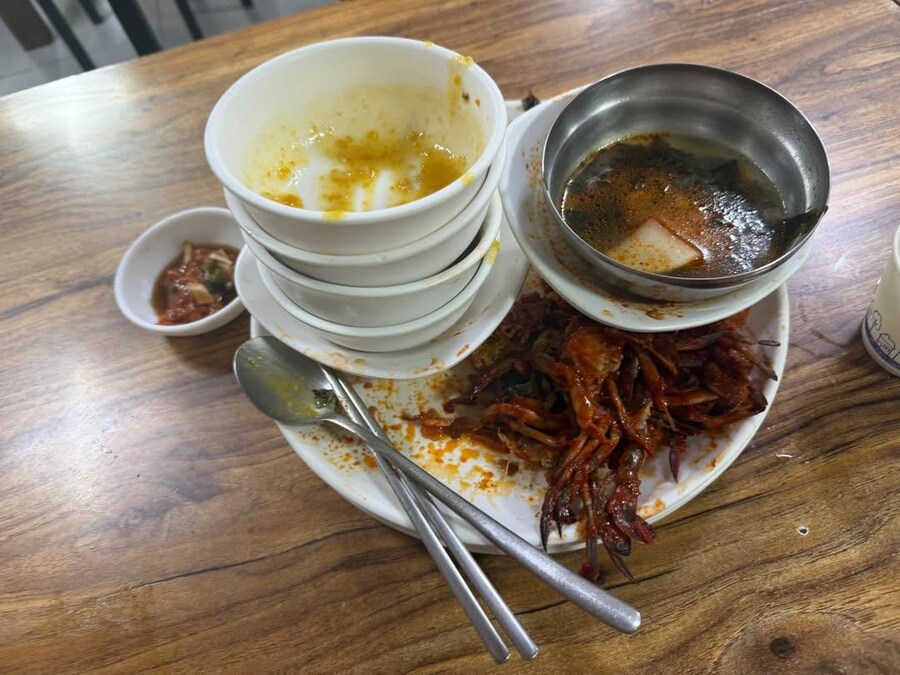 한식뷔페에서 많이 먹었다고 꼽당한 여자_7.jpg