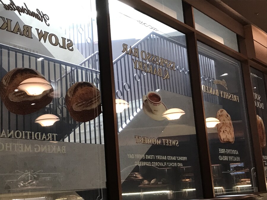 커피) 지하인게 흠이지만 창문 디자인이 복고풍._1.jpg
