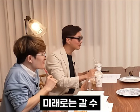 ??:시간 여행은 지금도 가능해요._4.jpg