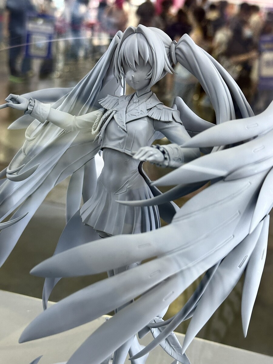 [메가하우스] 하츠네 미쿠×윙 건담 제로 EW 콜라보 원형 전시_5.jpg