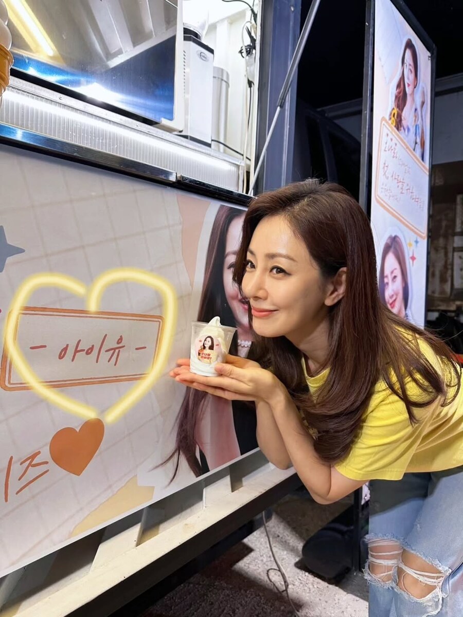 오나라, 아이유 서프라이즈 선물에 감동 "촬영장이 달달해"_2.jpg