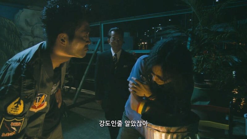 무단 주거 침입을 하다가 습격당하는 형사_21.jpg