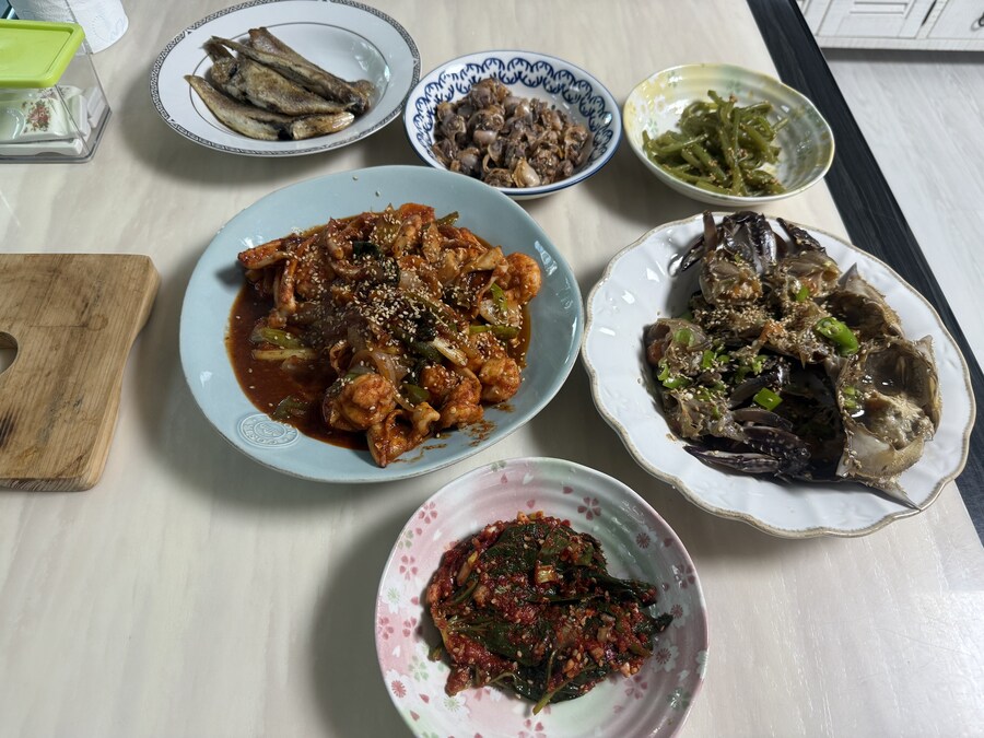 집에서 밥. 밥 도둑과 함께 하는 해물파티네요._1.jpg