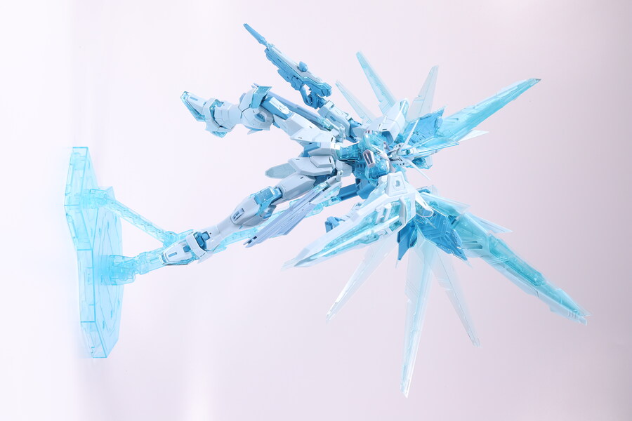 MG] 프리덤 건담 2.0 (크로스 콘트라스트 컬러 클리어 블루 Ver.)_18.jpg