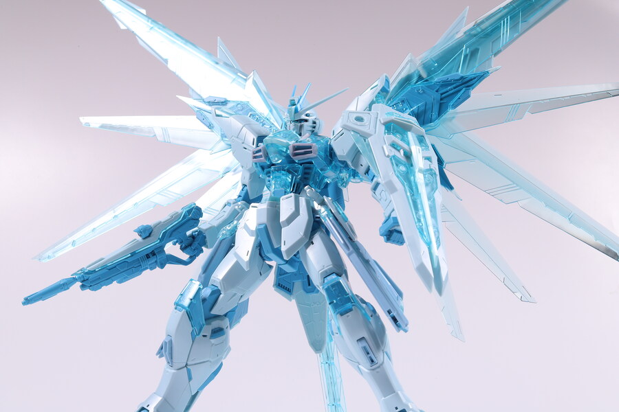 MG] 프리덤 건담 2.0 (크로스 콘트라스트 컬러 클리어 블루 Ver.)_28.jpg