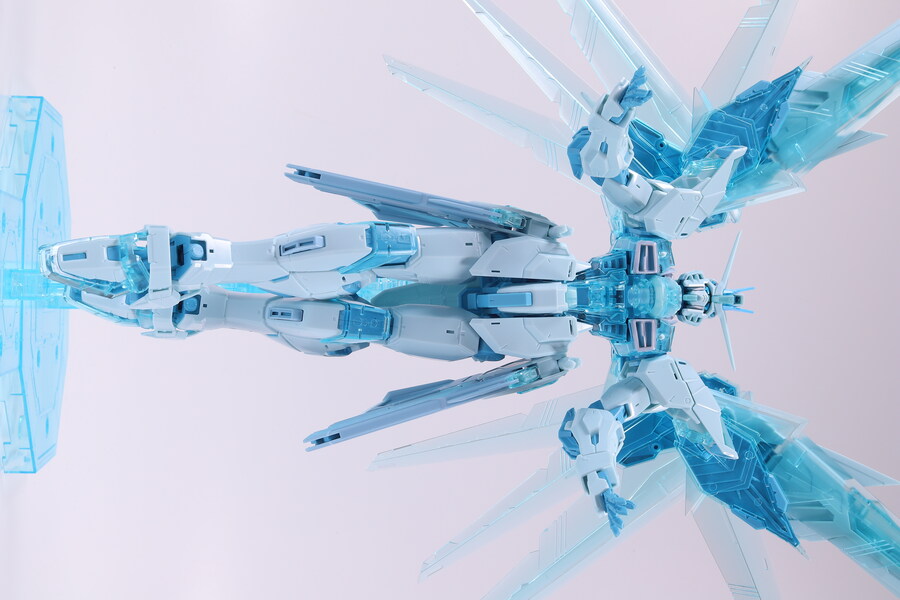 MG] 프리덤 건담 2.0 (크로스 콘트라스트 컬러 클리어 블루 Ver.)_41.jpg