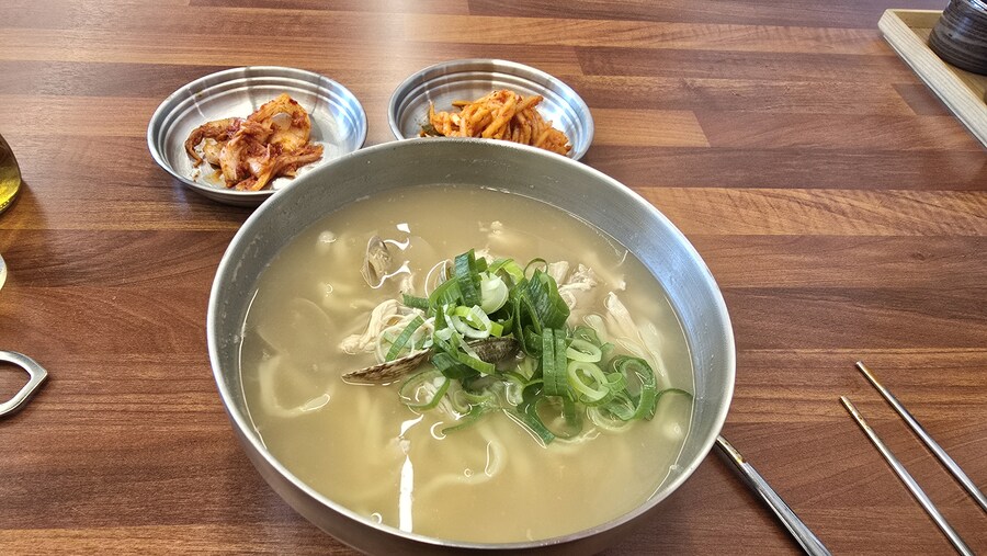 취향저격하는 닭칼국수집_1.jpg