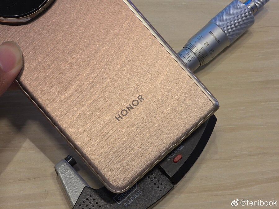 Honor Magic V5, 실측 두께와 페이퍼 스펙 달라_2.jpg