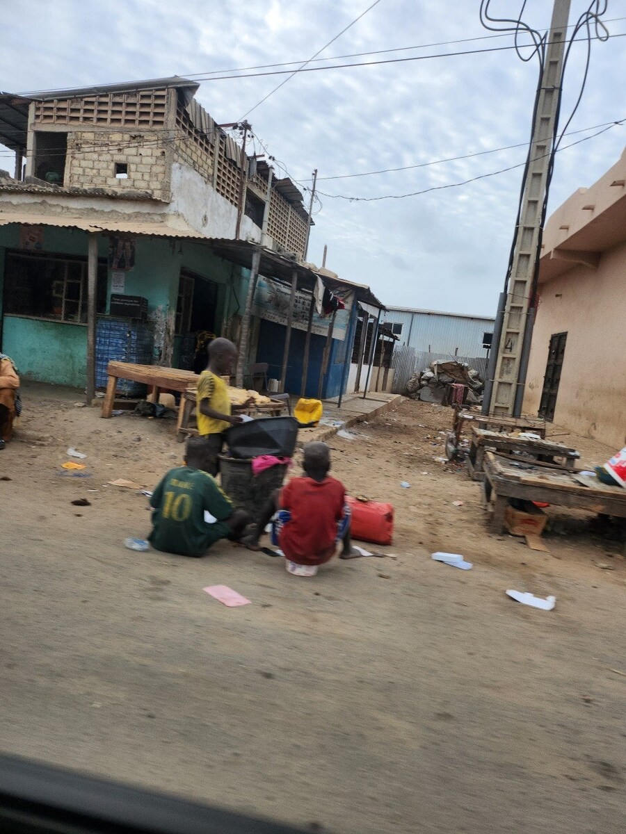 아프리카에서 먹는 신라면 12000원_14.jpg