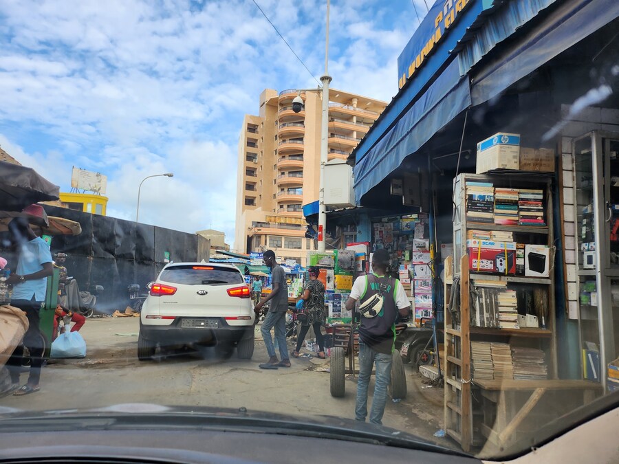 아프리카에서 먹는 신라면 12000원_33.jpg