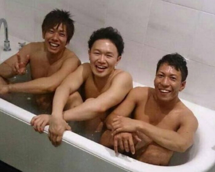 인기 차트를 점령 중이라는 싸자보이스 근황.jpg_1.jpg
