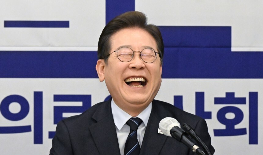 가뭄으로 저수지 마른다 해도 지 저수지만 안마르면 되는 새끼.jpg_1.jpg