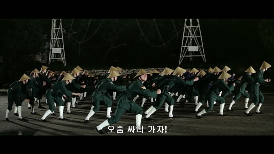 영화속 야심한 밤에 기상을 시키는 교관_13.jpg