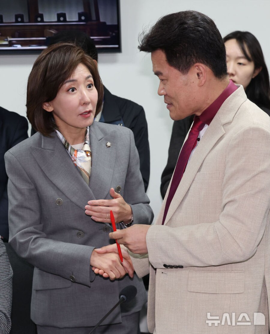 국힘 입당 전한길 "尹과 거리 둬서 망해…당대표는 우리가"_1.png