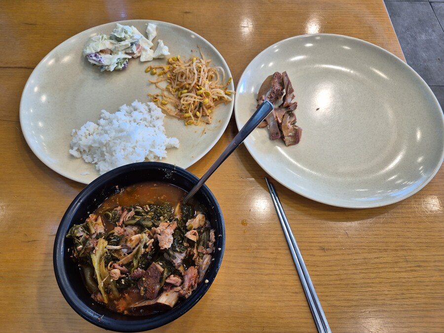 오늘가면 9천원에 무제한 뼈해장국 주는 식당_1.jpg