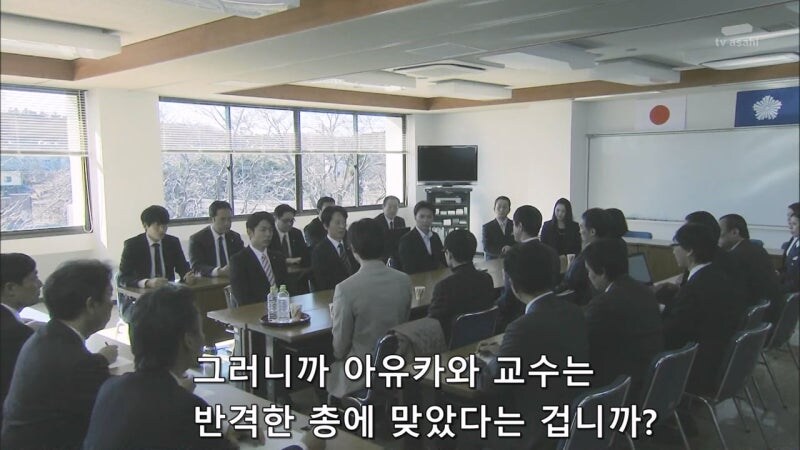 정당방위로 사람을 쏴죽인 여자를 범죄자로 만드는 주인공_1.jpg