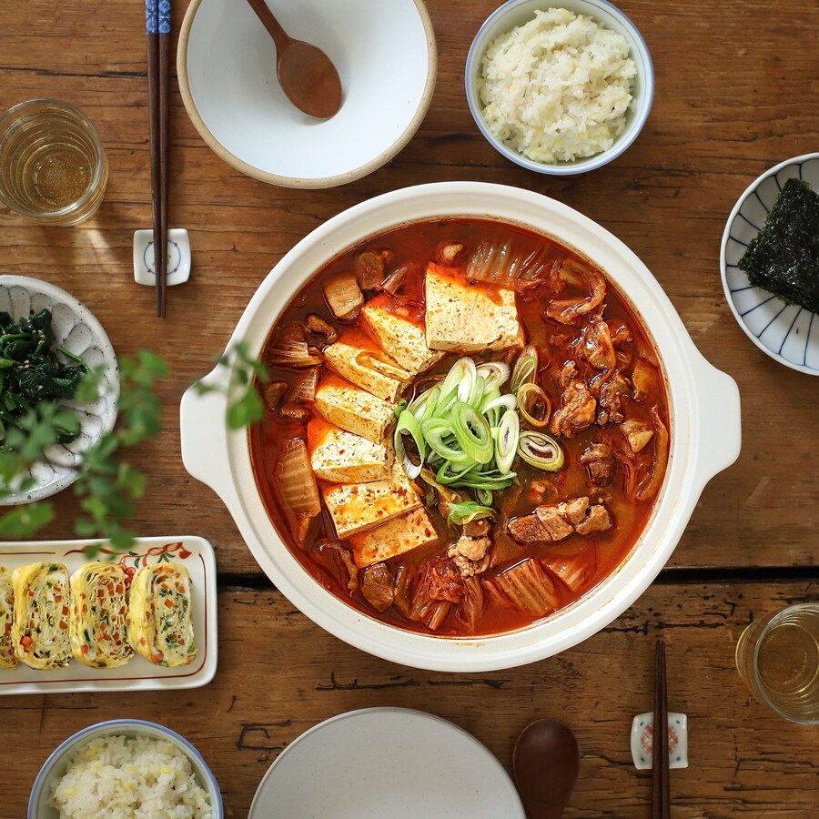 "용사님. 김치찌개 맛이 어떠세요?"_1.jpg