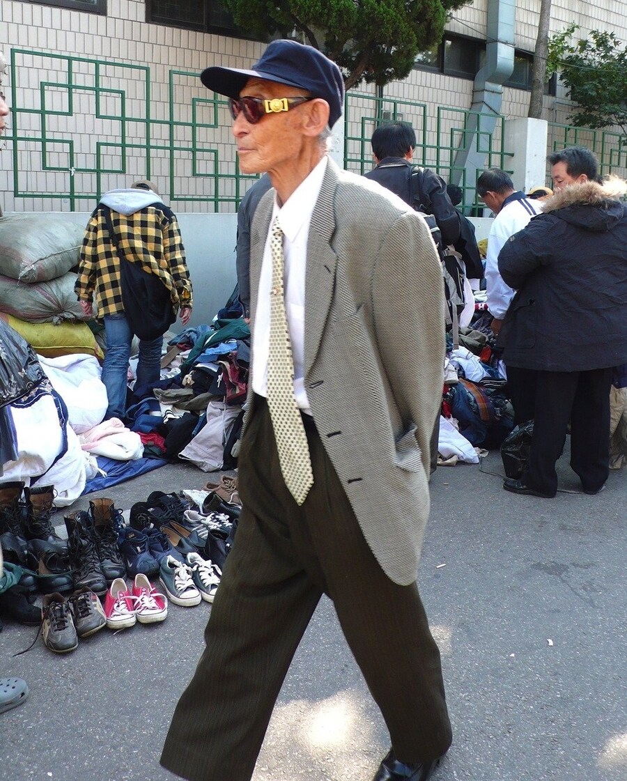 해외 패션 플랫폼에 소개된 동묘 할배 스트릿 패션.jpg_1.jpg