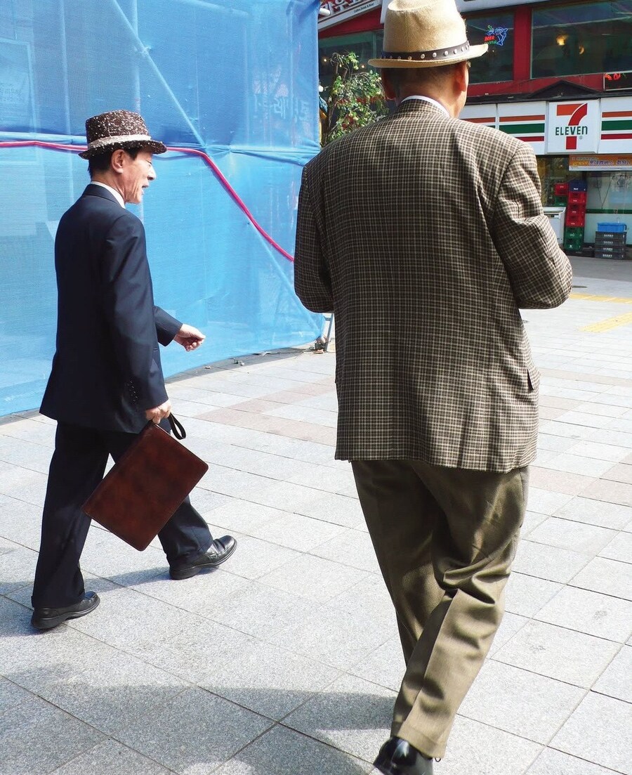 해외 패션 플랫폼에 소개된 동묘 할배 스트릿 패션.jpg_12.jpg