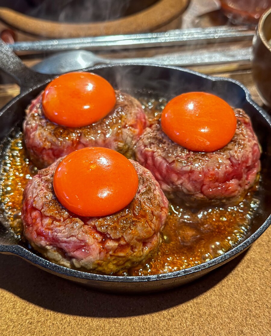 일본, 노른자를 올린 햄버그 - 육회버그🍳🥩_1.jpg