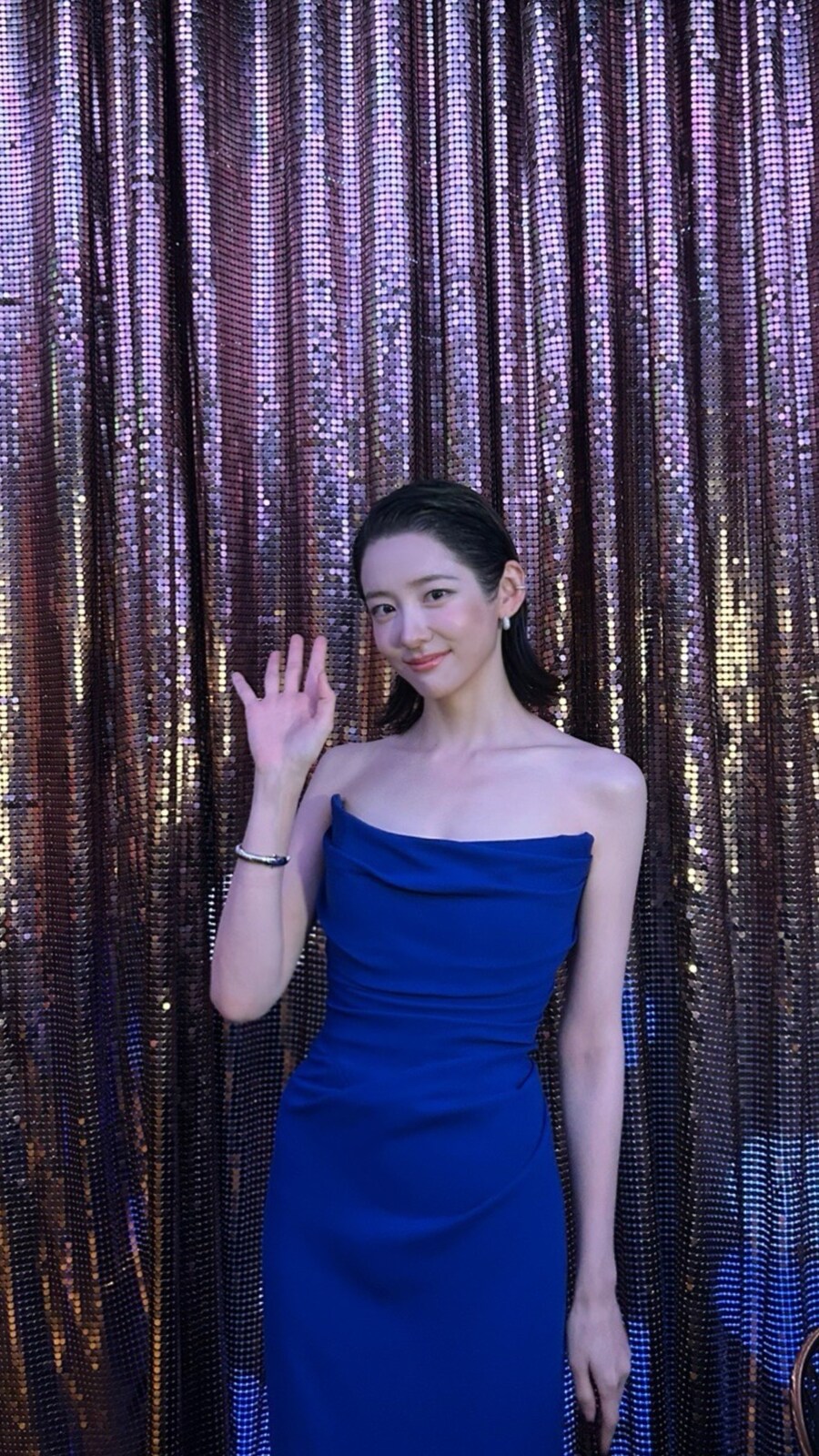 과감한 혜리·반짝이는 윤아…'청룡' 빛낸 ★ 레드카펫 드레스 룩_7.jpg