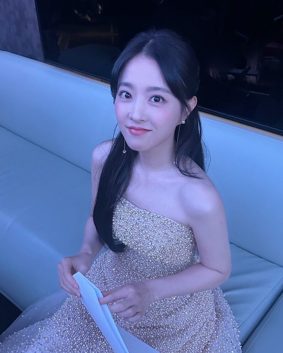 과감한 혜리·반짝이는 윤아…'청룡' 빛낸 ★ 레드카펫 드레스 룩_10.jpg