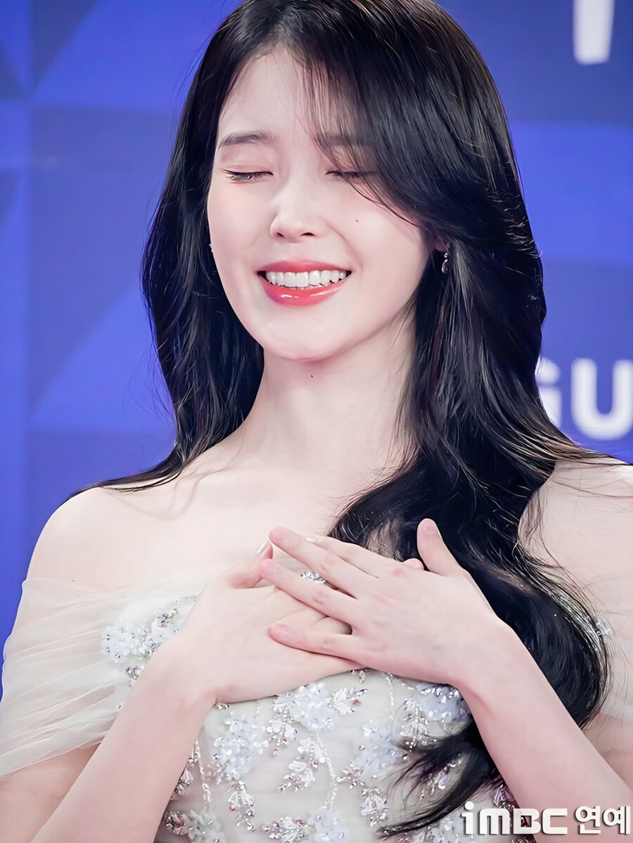 2025.07.19 아이유 인스타그램_19.jpg