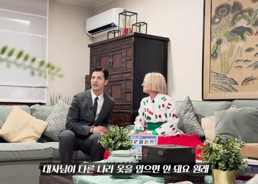 이례적으로 '한복'을 입은 주한 이탈리아 대사_7.jpg