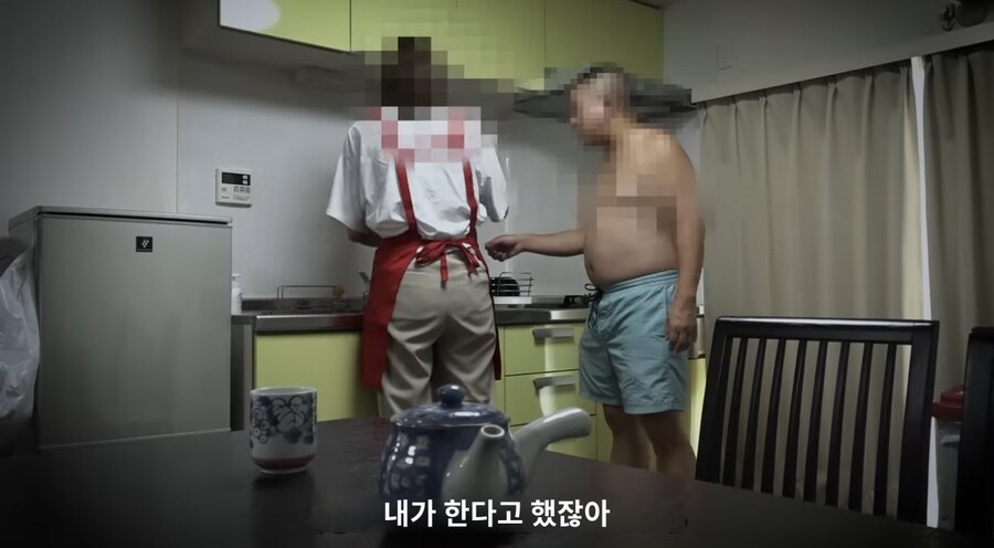 집에 있을때마다 아내를 구박하는 남편_1.jpg