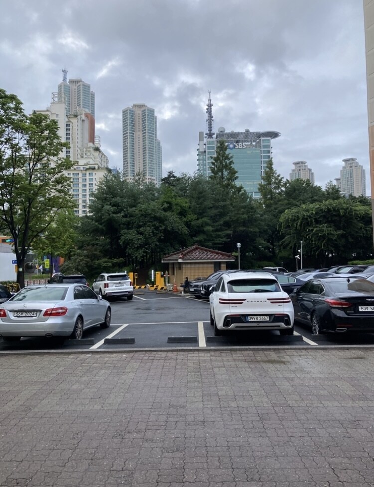 아침운동하러가는중 동네 방송국샷_1.jpg