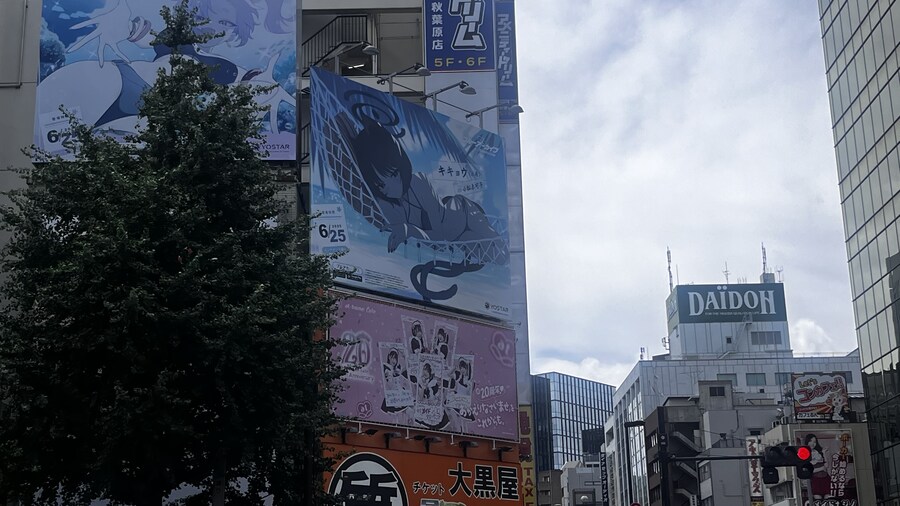 블루아카) 아키바 왔는데 수영복 티파티 간판있다 ㅋㅋ_8.jpg