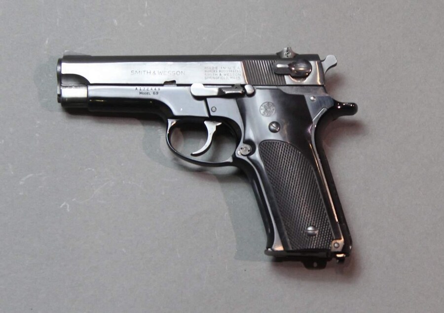 1970년대 9mm 자동권총의 장전과 사격🔫 (S&W M59)_1.jpg