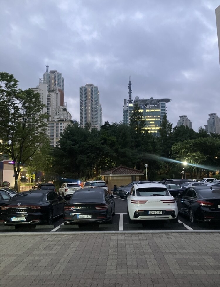 아침운동하러가는중 동네 방송국샷_1.jpg