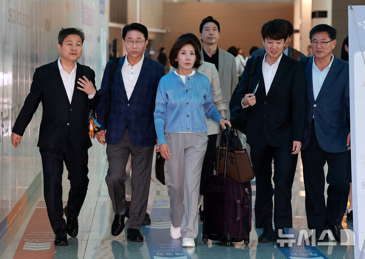 [포토] 미국 향하는 한미의원연맹 의원들_1.jpg
