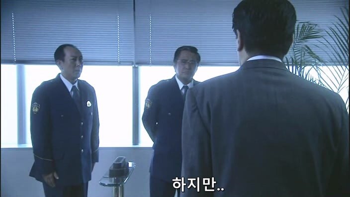 선량한 용의자를 취조하는 일본형사들_22.jpg