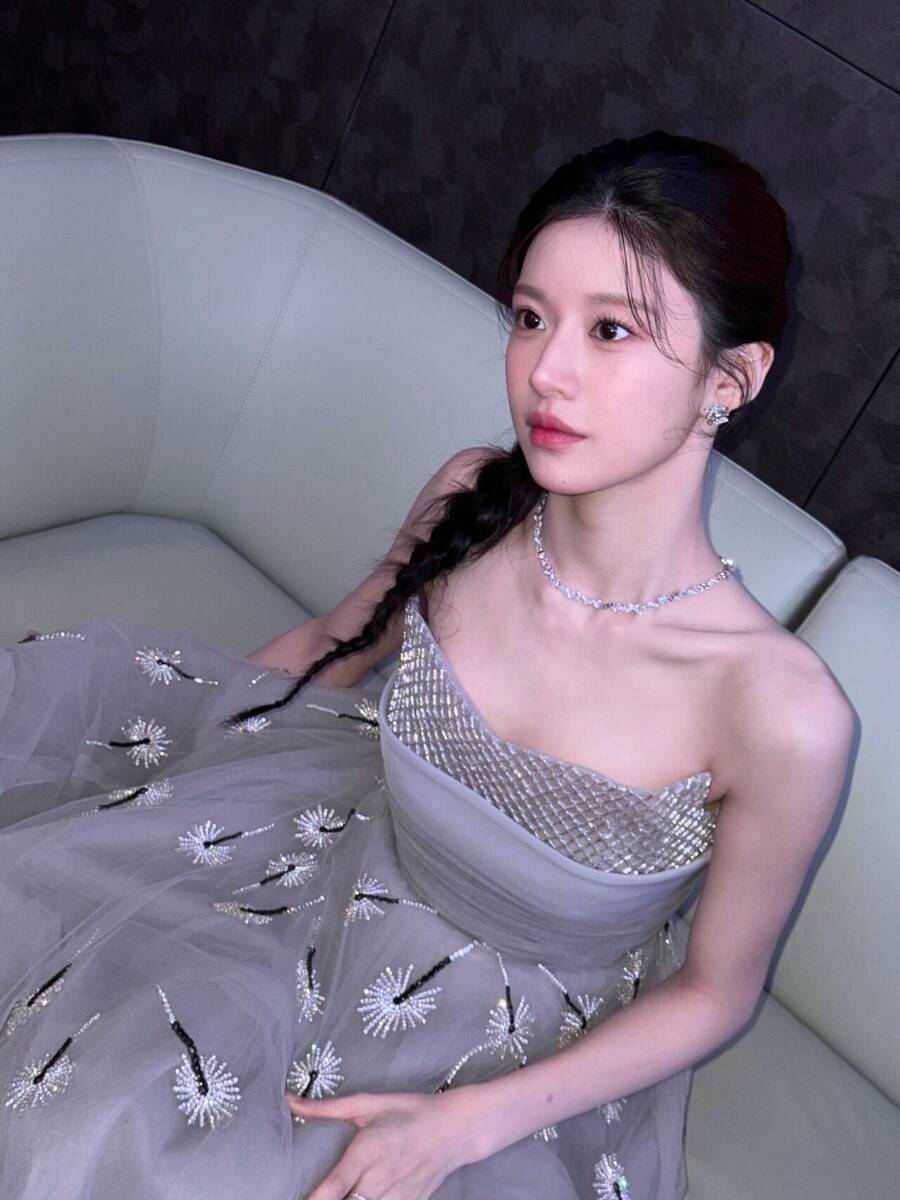 고윤정 인스타 - 청룡시리즈 (feat. 케이팝 데몬 헌터스)...JPG_3.jpg