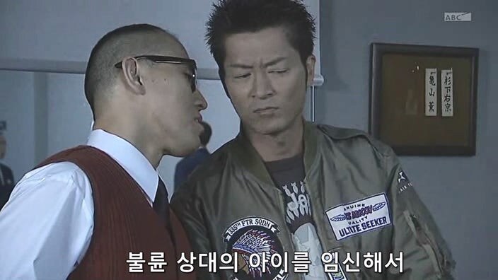 유부녀 살인마를 취조할때 한가한 형사들이 하는 일_17.jpg