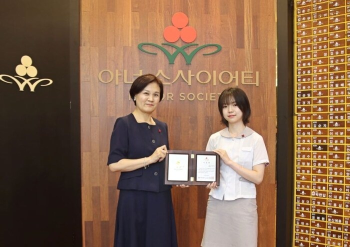 자수성가 해서 1억 기부한 한국 여중생_1.jpg