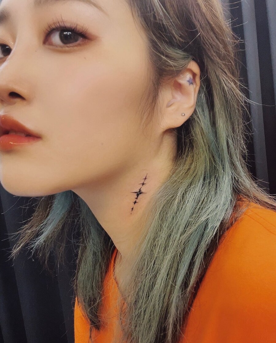 명조)목에 성흔 문신을 새기신 작곡가_1.jpg