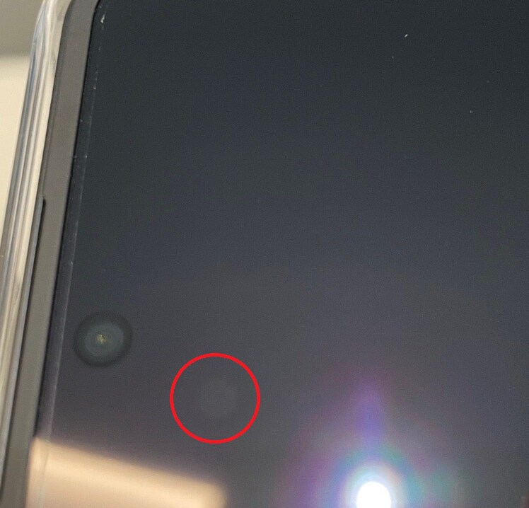 Z플립7 전 기기 불량? "전면카메라 아래 기포 있다"_3.png