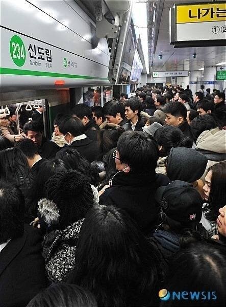 직장인들 삶의 질 박살내는 1티어.jpg_2.jpg
