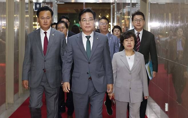 [이충재의 인사이트] 국힘, '불체포특권 포기' 약속 지킬까_1.jpg