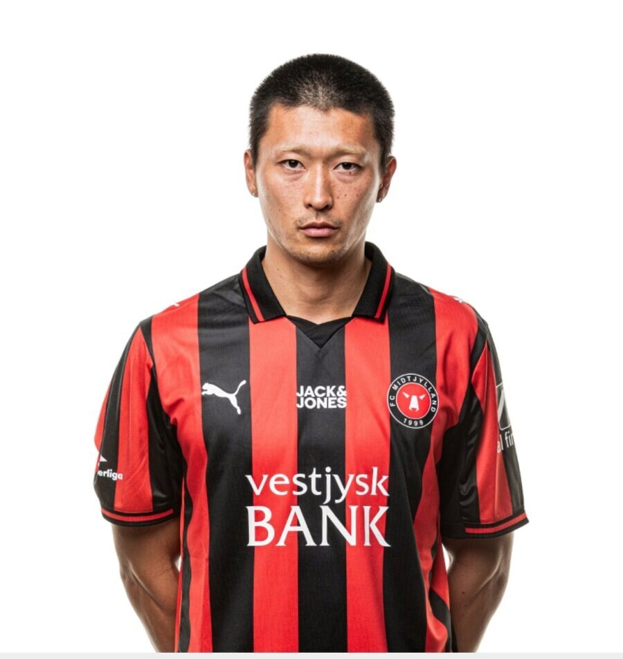 잘생겼던 축구선수 조규성 근황_3.png